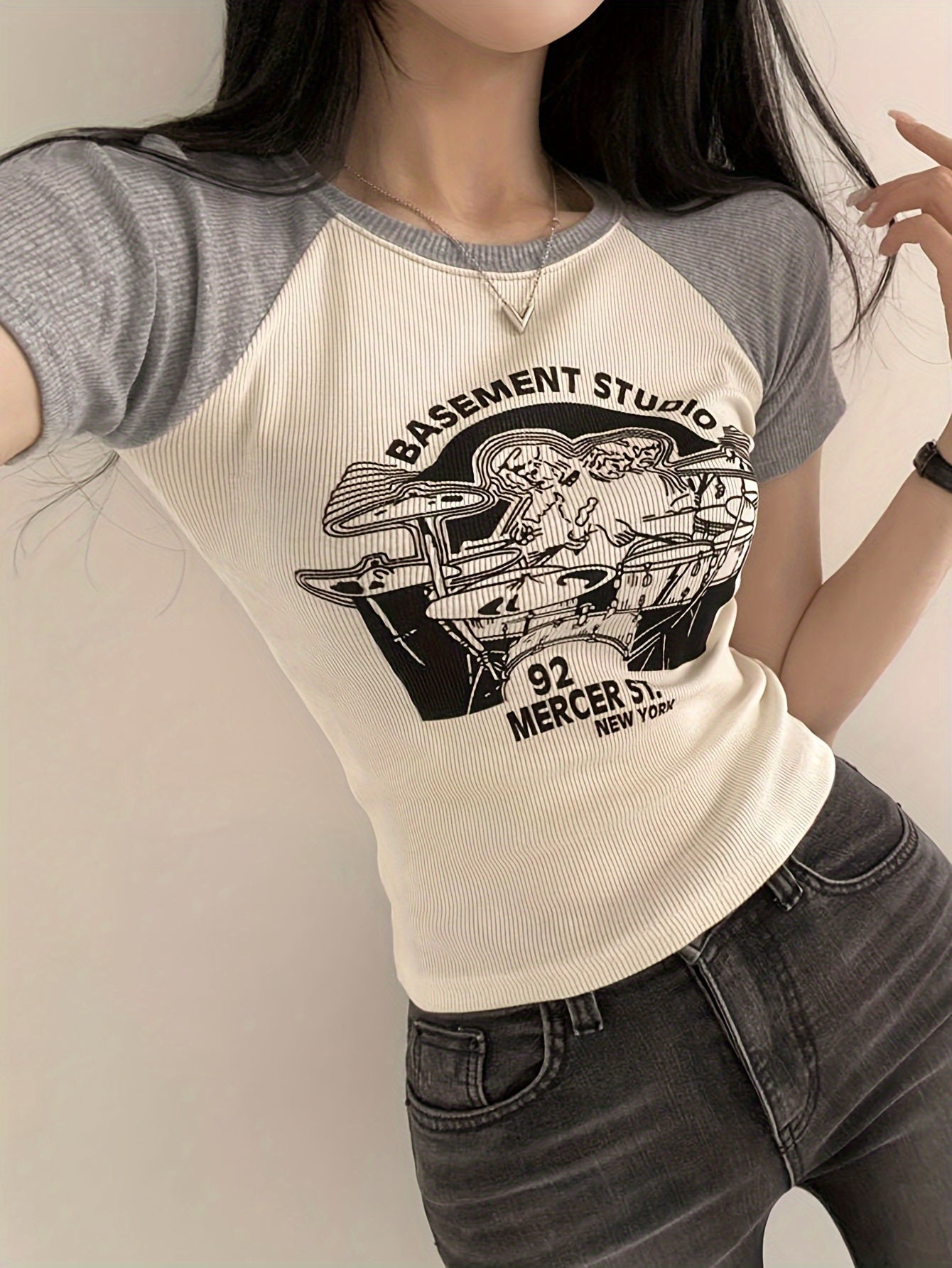 [Contrast Color] Women's Shoulder Insert Short Sleeve Tight T-shirt | for Spring and Summer | with Contrast Color and Letter Print
