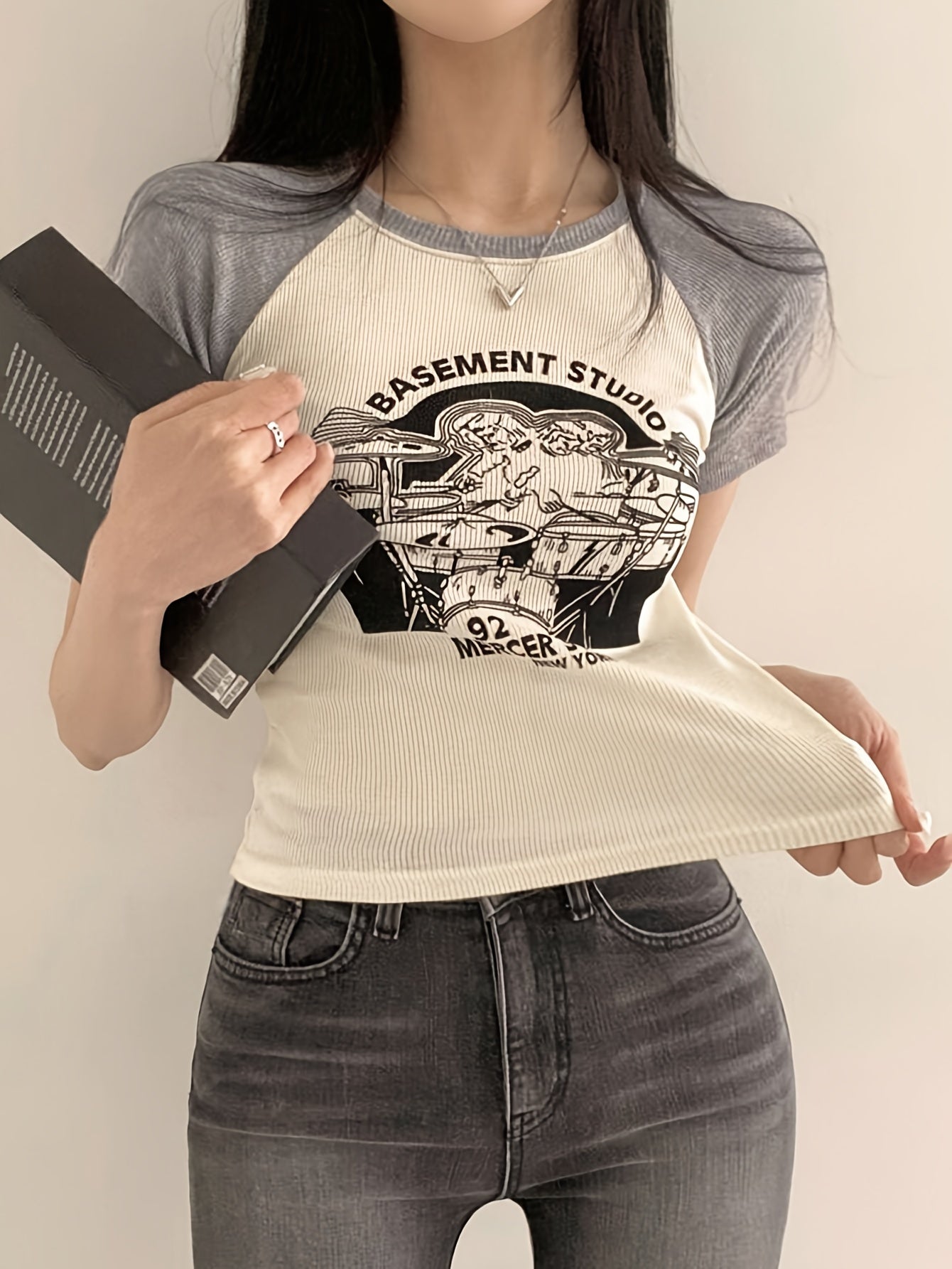 [Contrast Color] Women's Shoulder Insert Short Sleeve Tight T-shirt | for Spring and Summer | with Contrast Color and Letter Print