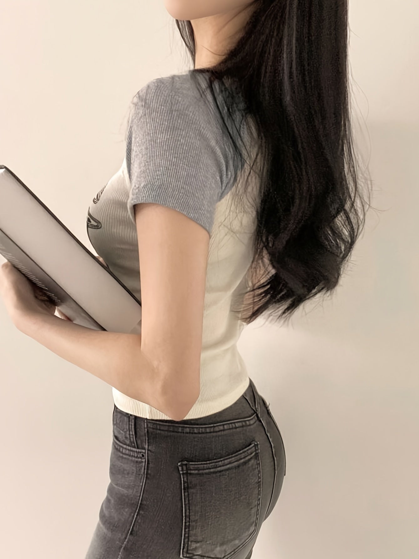[Contrast Color] Women's Shoulder Insert Short Sleeve Tight T-shirt | for Spring and Summer | with Contrast Color and Letter Print