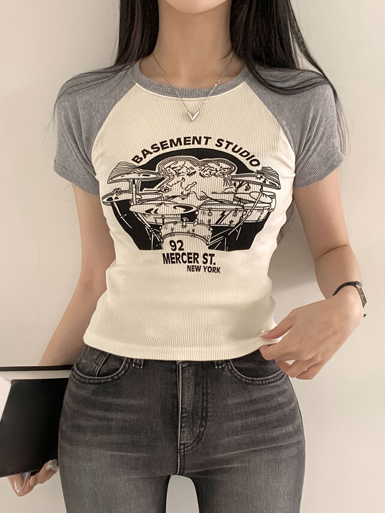 [Contrast Color] Women's Shoulder Insert Short Sleeve Tight T-shirt | for Spring and Summer | with Contrast Color and Letter Print