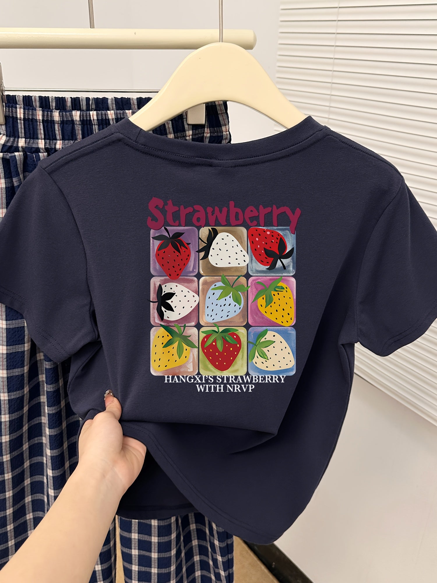 Women's Slim-Fit Short Sleeve Crew Neck T-Shirt - Strawberry Print Summer Casual Top, Japanese Korean Style Machine Washable Tee for Fashion & Casual Attire, Shirts for s, Playful Graphic Top, Slim Fit Shirt, Comfortable Material, Trendy Teens