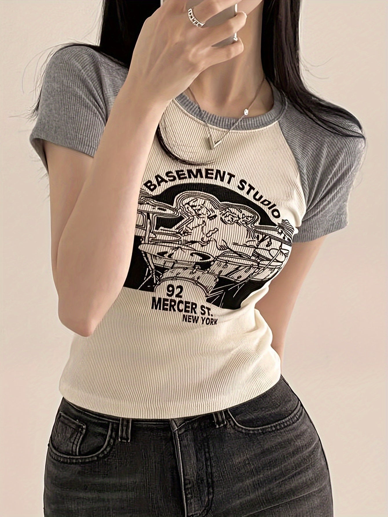[Contrast Color] Women's Shoulder Insert Short Sleeve Tight T-shirt | for Spring and Summer | with Contrast Color and Letter Print